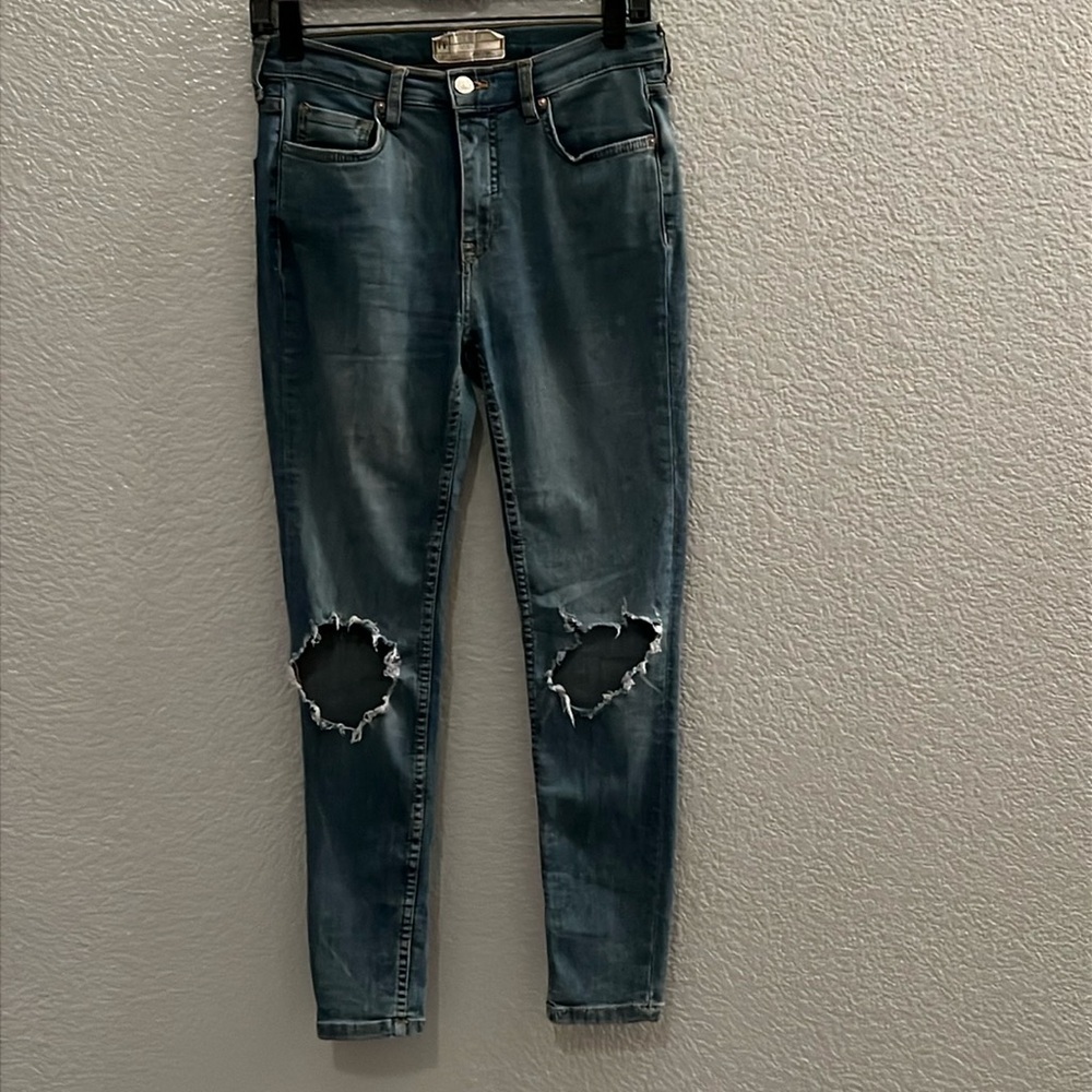 Free People Dark Wash High Rise Busted Knee Distressed Skinny Jean Size 27 - Picture 2 of 6